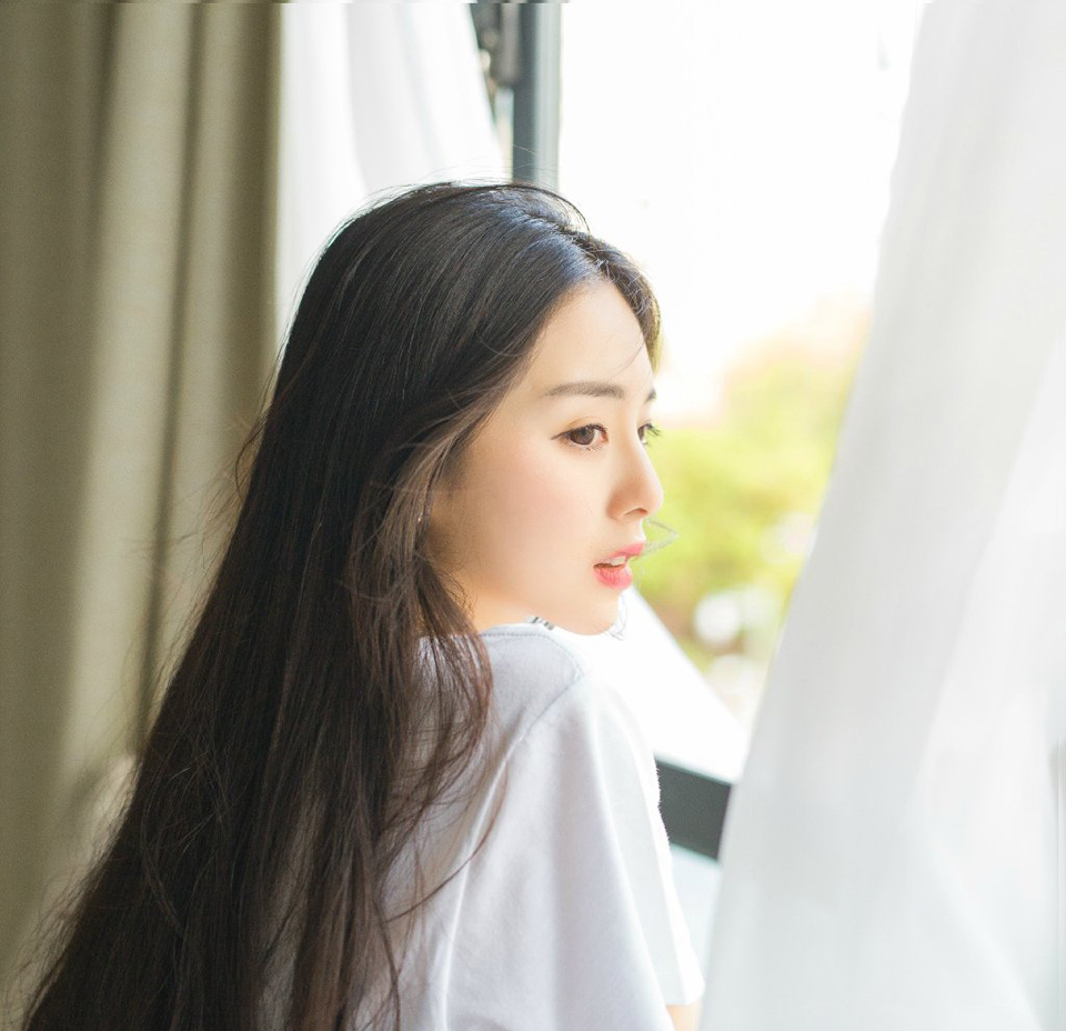 我怪自己太聪明，不该知道的都懂了，所以我很累。